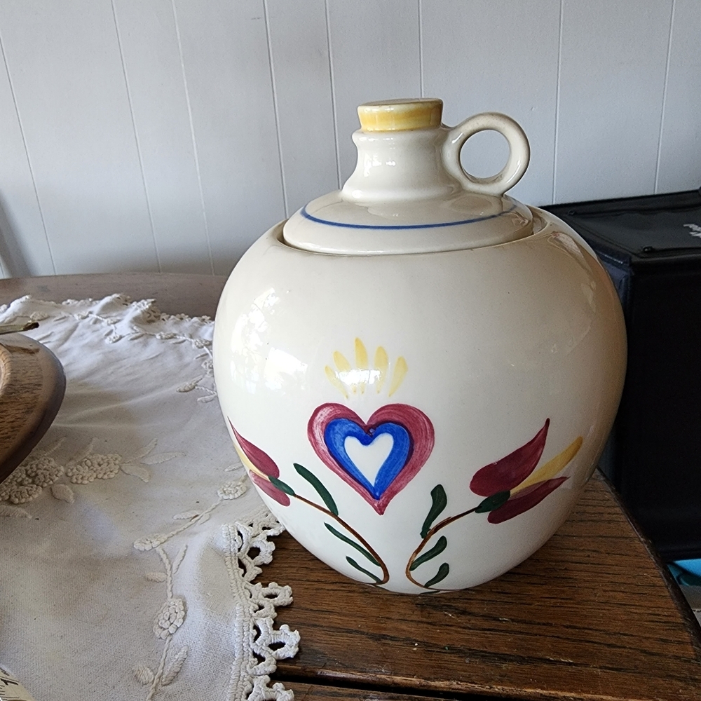 Shawnee Pennsylvania Dutch Cookie Jar.
